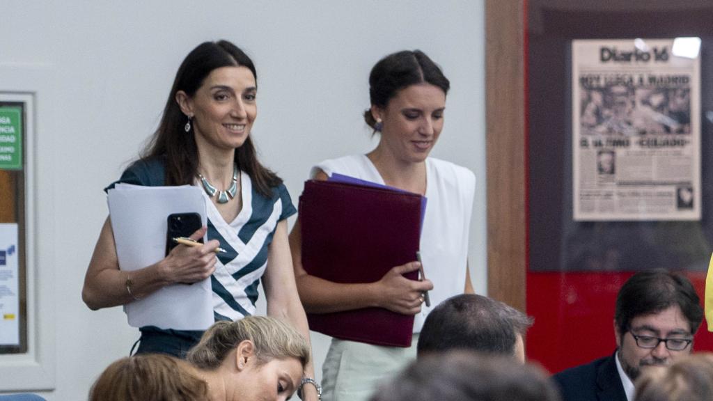 La ministra de Justicia, Pilar Llop (i); y la ministra de Igualdad, Irene Montero (d), el pasado agosto.