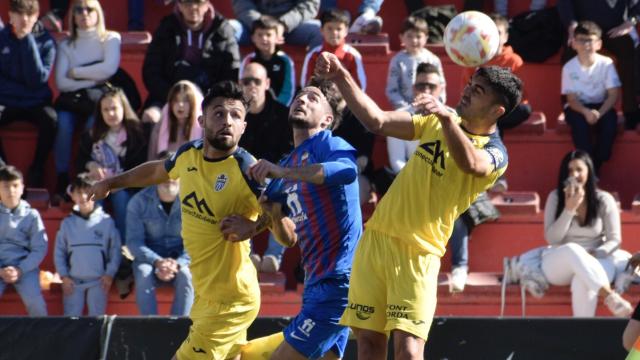 El Eldense, en un momento del choque contra el Atlético Baleares.