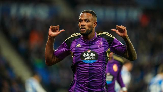 El jugador blanquivioleta Cyle Larin