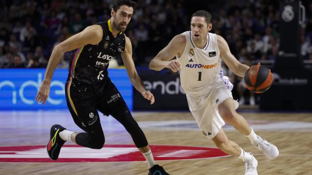 Causeur, con el balón ante el Tenerife.