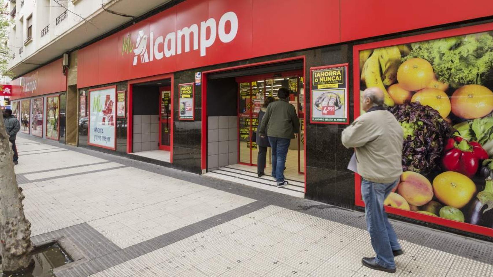 Fachada de Alcampo.