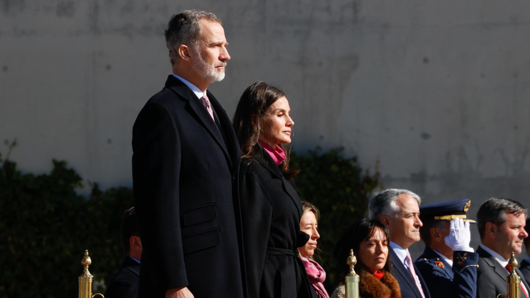 Los Reyes, en el aeropuerto antes de subir al avión.