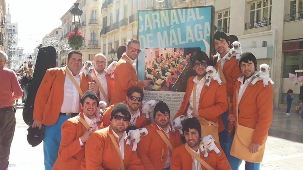 Una imagen del grupo, con sus monos Amelios.
