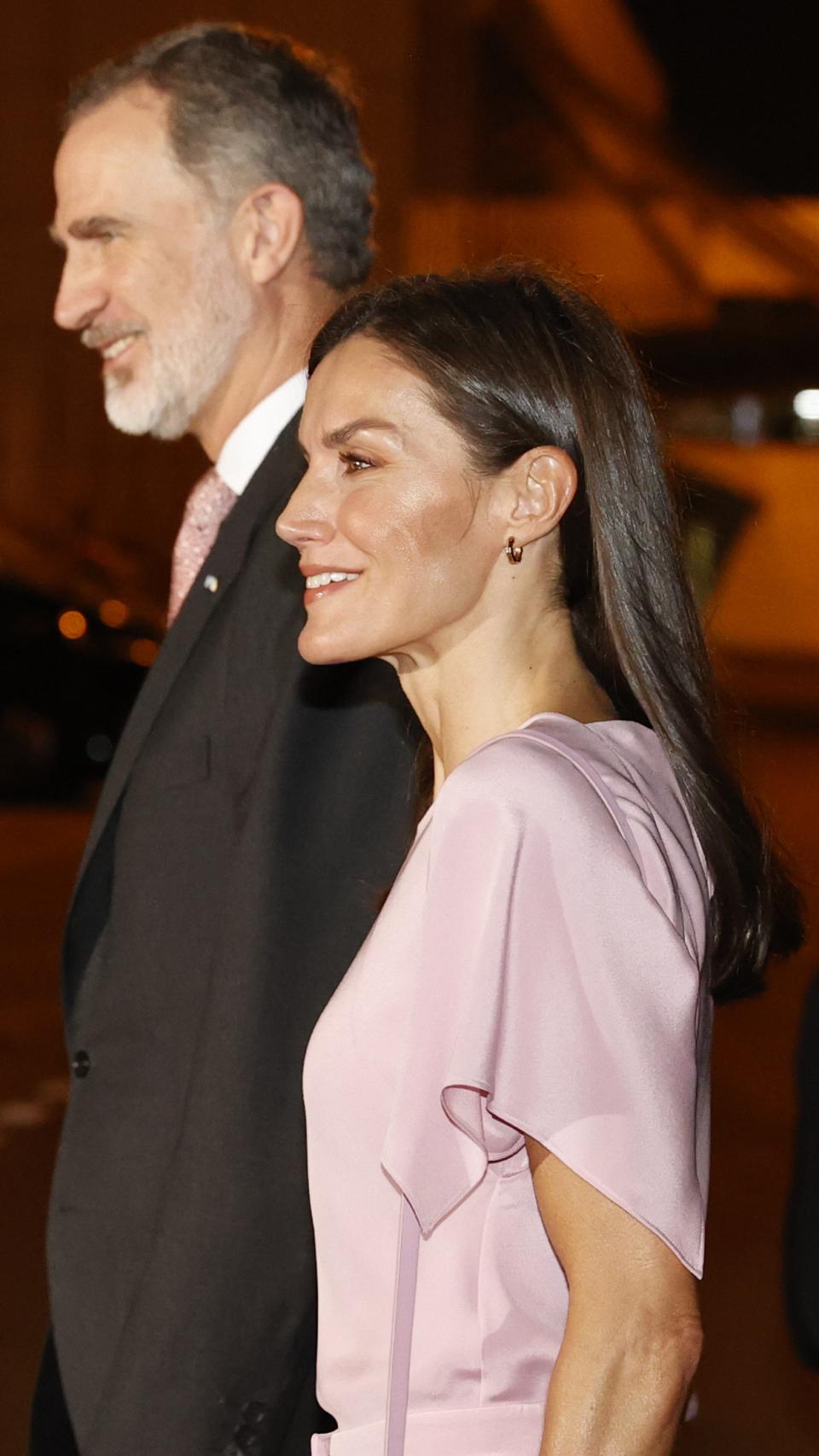 Los pendientes que ha rescatado la reina Letizia para su viaje a Angola.