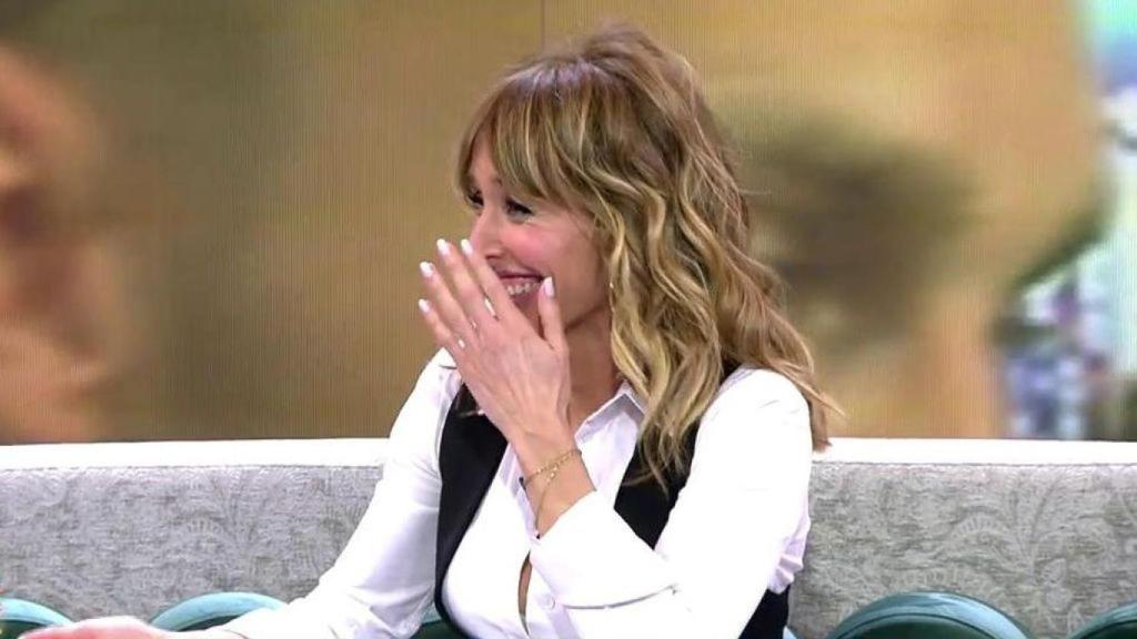 Emma García sufre un ataque de risa en directo y tiene que abandonar el plató: Es poco profesional