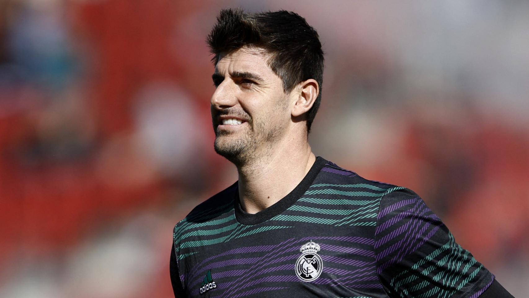 Thibaut Courtois durante un calentamiento con el Real Madrid