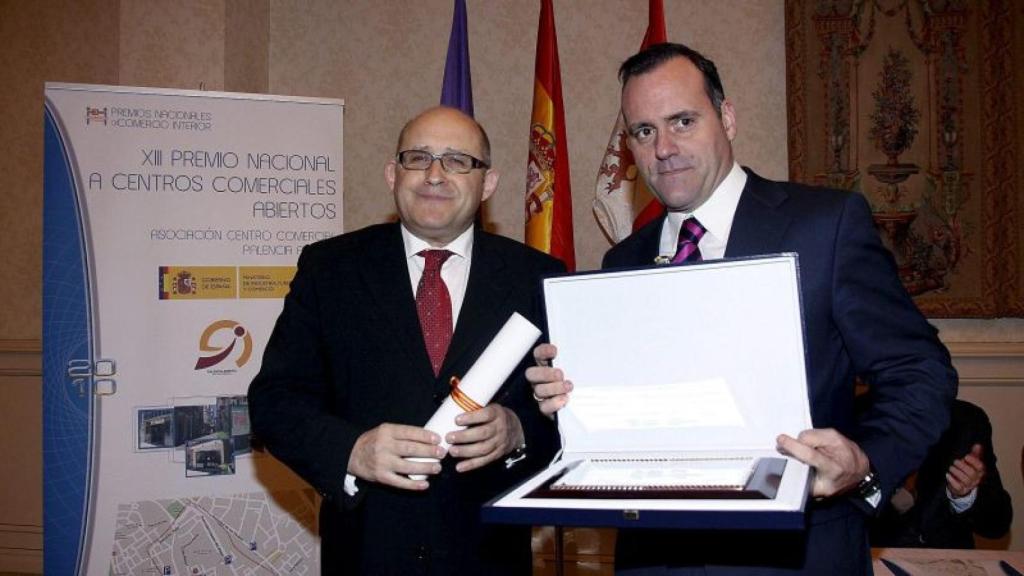 Ángel Allué, en la foto, a la izquierda.