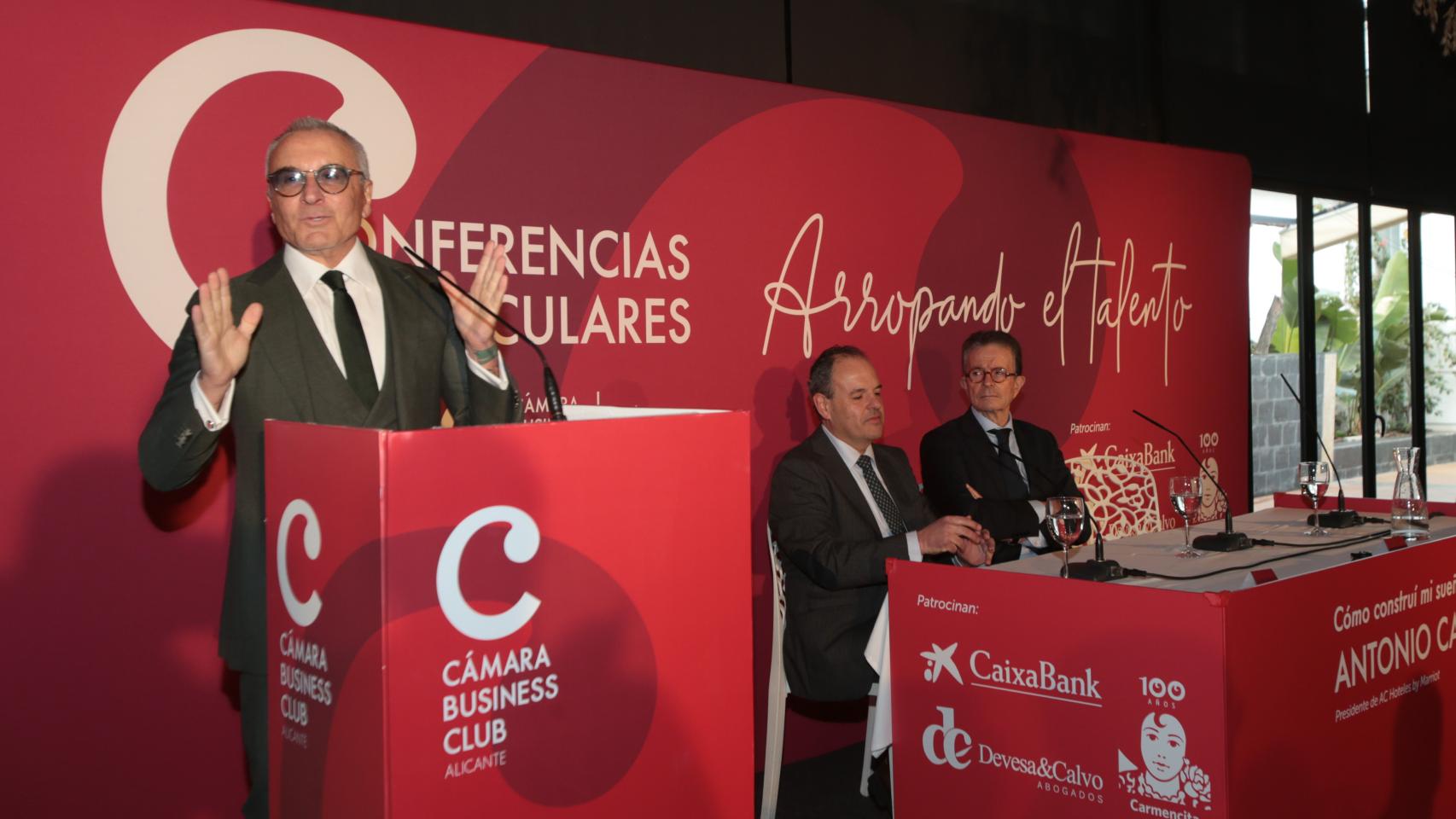 Jesús Navarro, Carlos Baño y Antonio Catalán, al comienzo de la conferencia.