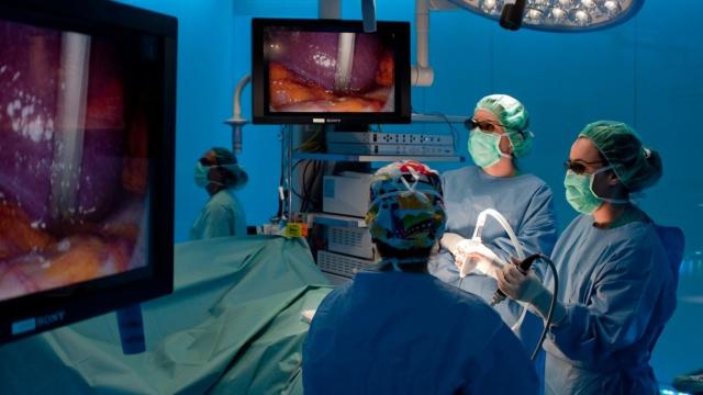 Los expertos alertan que cada vez es más frecuente el diagnóstico de cáncer de colon en menores de 50.