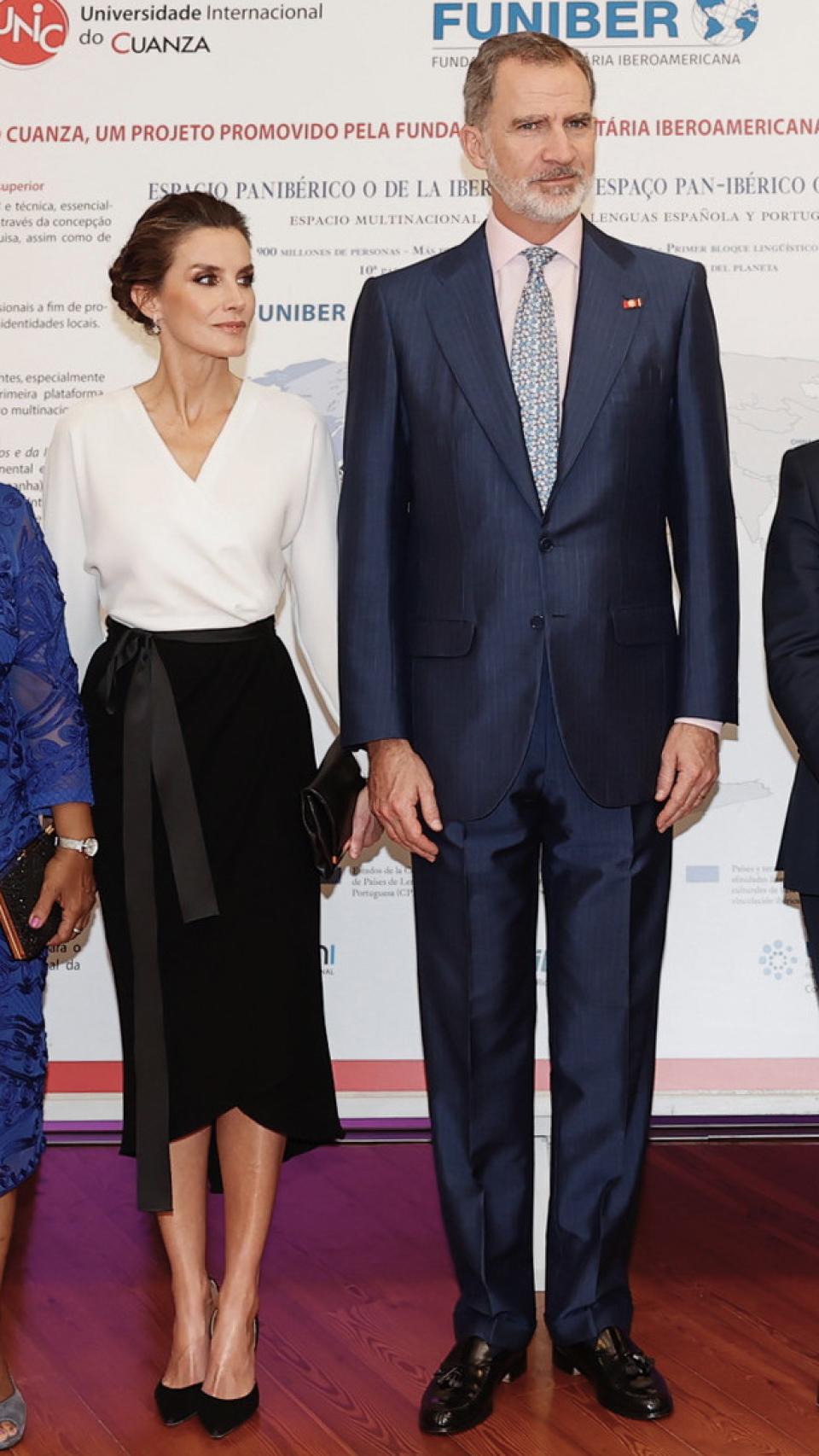 El 'look' que ha lucido Letizia en su segundo acto en Angola.