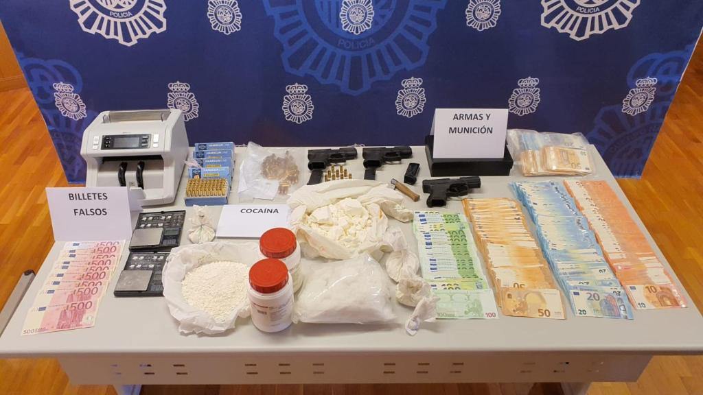 Parte del material incautado por la Policía en los registros de esta red de narcotráfico.