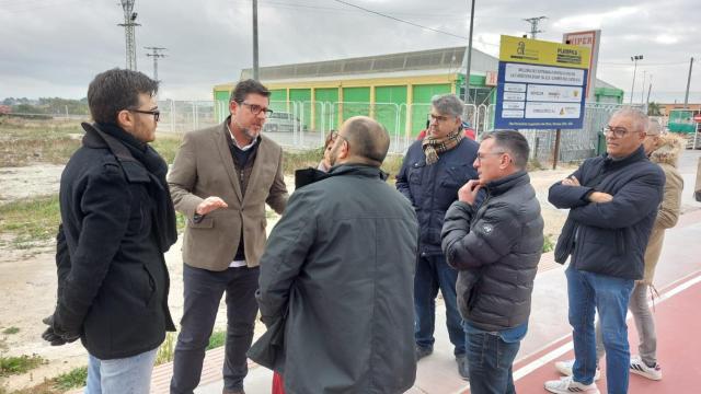 El diputado Javier Gutiérrez en su visita a Novelda.