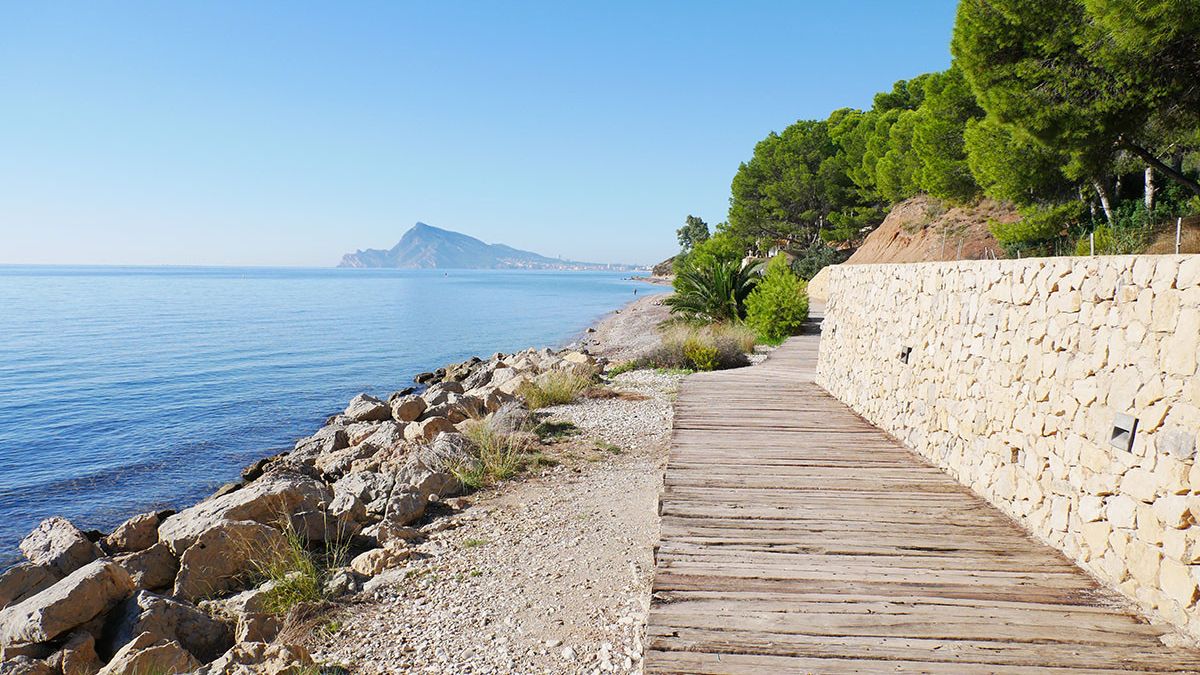Ruta por la bahía de Altea, que ya forma parte de la red de Senderos Azules.