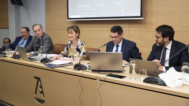 Javier Martín junto a la presidenta del CGAE, Victoria Ortega.