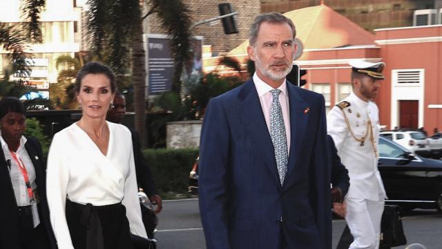 Los Reyes, Letizia y Felipe VI, en su segundo acto en Angola, este martes 7 de febrero de 2023.