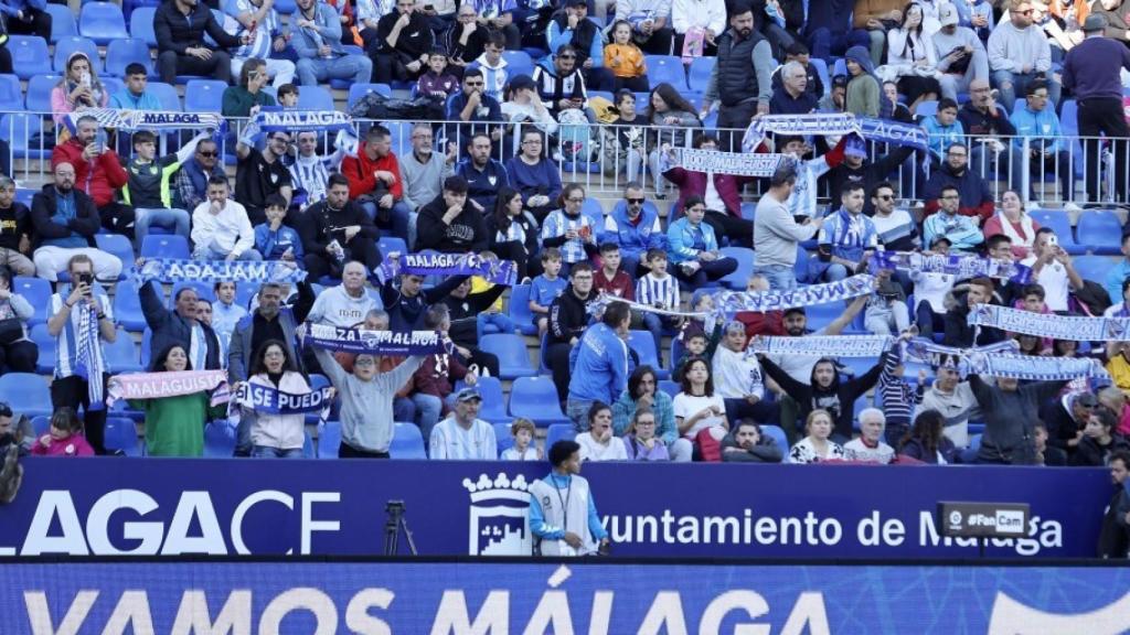 La afición del Málaga durante un partido en La Rosaleda