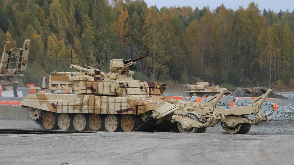 BMR-3MA Vepr con un rodillo KMT-7.