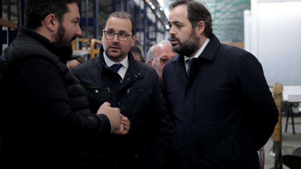 Paco Núñez en otro momento de su visita a San Clemente (Cuenca)