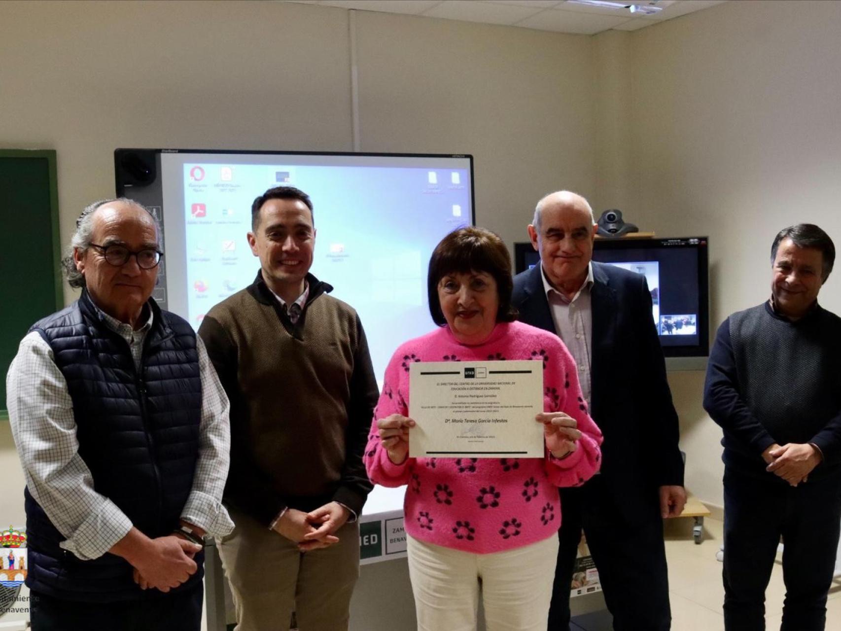 Acto de entrega de diplomas a más de 60 alumnos de la UNED Senior en Benavente, este miércoles.