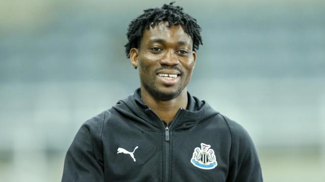 Christian Atsu, durante su etapa en el Newcastle.