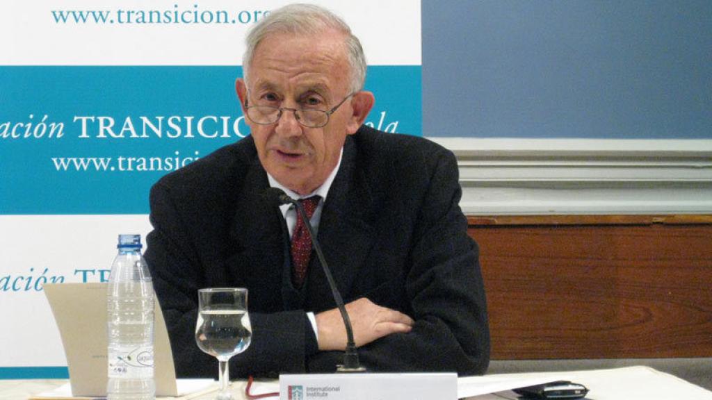 Rafael Martínez Alés en un acto público sobre la Transición. Foto: Alianza Editorial