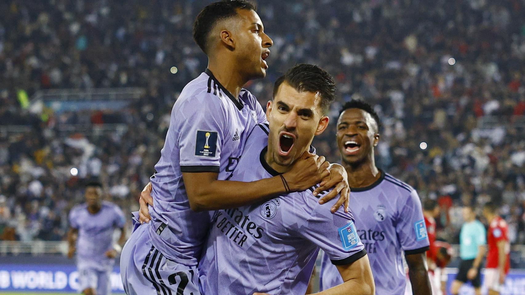 Dani Ceballos, celebrando con Rodrygo Goes el gol del brasileño en la semifinal del Mundial de Clubes 2023