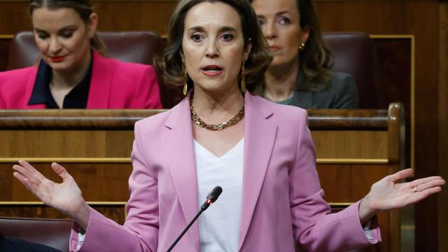 La portavoz del PP, Cuca Gamarra. interviene durante la sesión de control al Gobierno este miércoles en el Congreso.