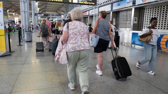 Extranjeros en el aeropuerto de Málaga.