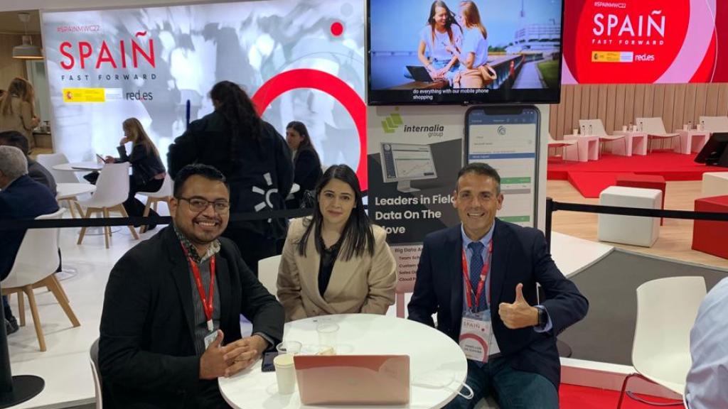 Francisco Orellana, CEO de Internalia, a la derecha en una edición anterior del MWC.