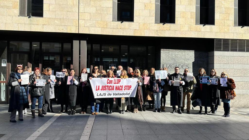 Manifestación frente a los juzgados de Valladolid