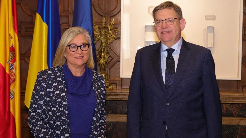 Mamen Peris y Ximo Puig, en el Palau de la Generalitat. EE