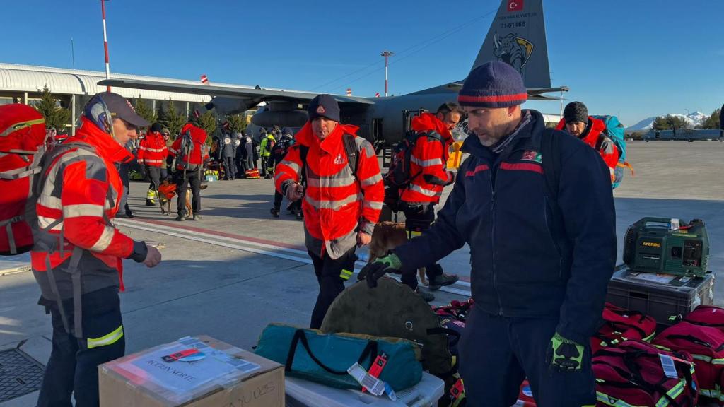 El bombero zamorano Javier Borrego camino de Turquía