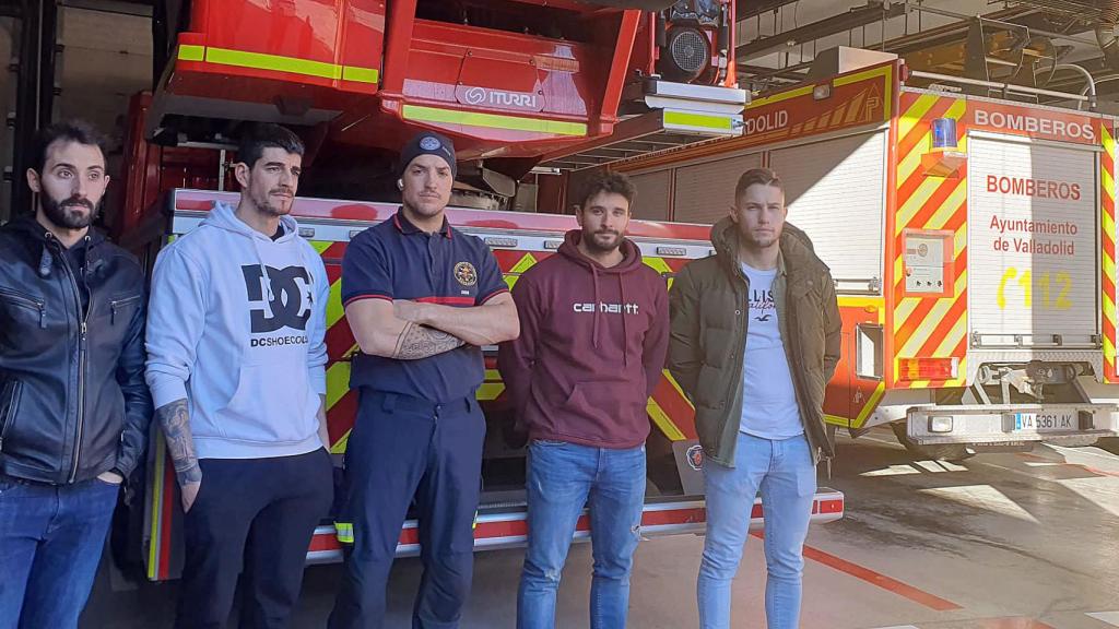 Los cinco bomberos de Valladolid que viajan hoy a Turquía