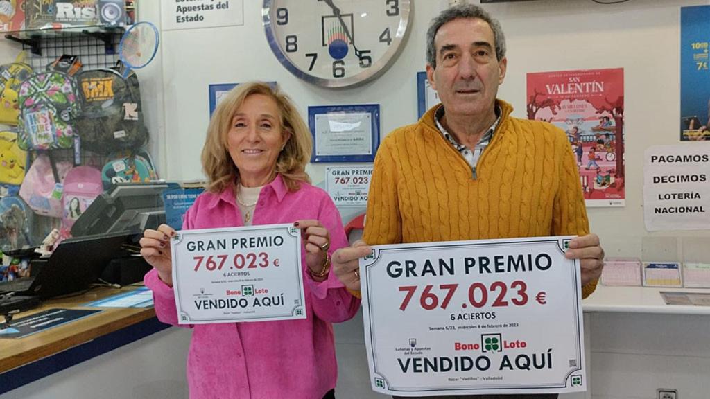 Fernando Galindo junto a su hermana Blanca en la administración