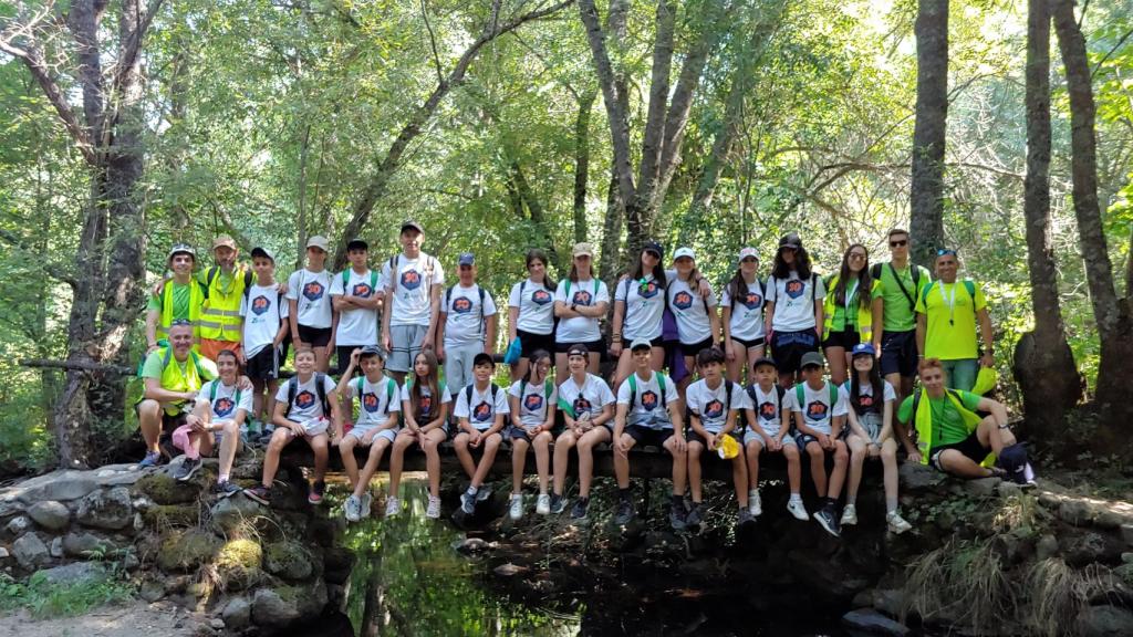 Foto de grupo de los últimos campistas que han pasado el verano en Sejas de Sanabria