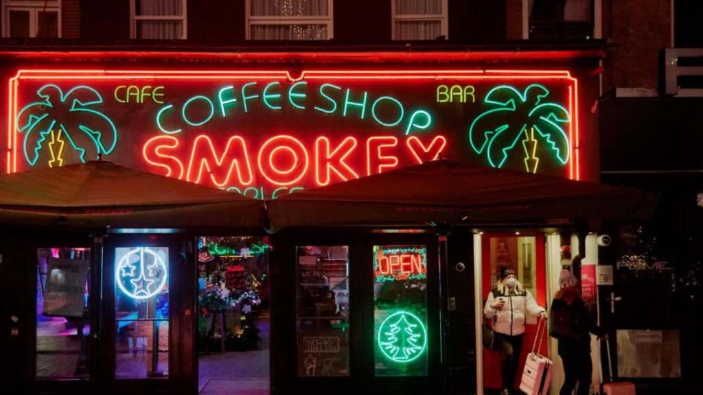 Coffeeshop en Ámsterdam.