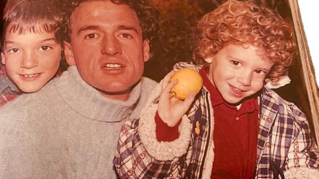 Alessandro Lequio junto a sus hijos Clemente y Álex, en una imagen compartida en Instagram.