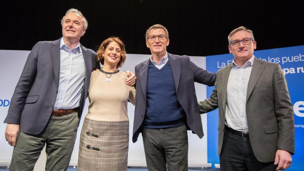 El presidente del PP de Aragón, Jorge Azcón; la alcaldesa de Teruel, Emma Buj; el presidente del PP, Alberto Núñez Feijóo y el presidente del Partido Popular de Teruel, Joaquín Juste,
