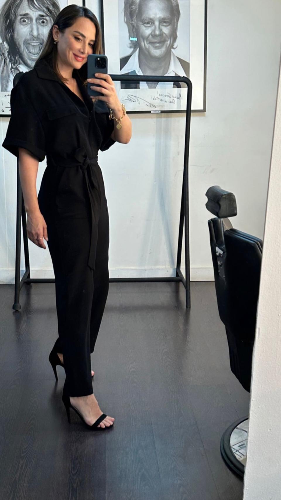 Tamara Falcó luciendo un mono negro de Zara.