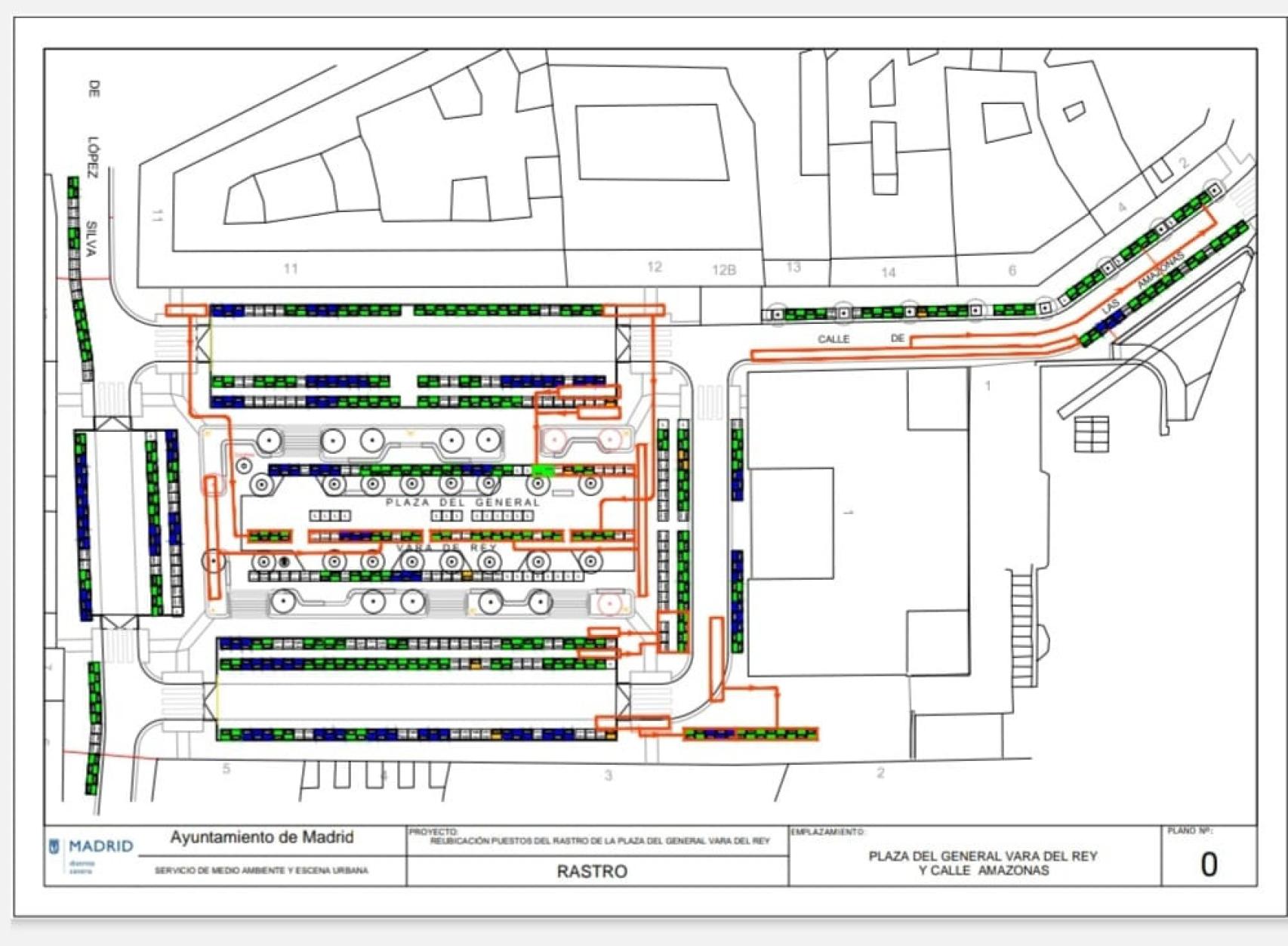 Plano de la disposición de los puestos de El Rastro en la plaza del General Vara del Rey y la calle de las Amazonas, que muestra que quedan espacios libres (en blanco), en el eje principal de la plaza.