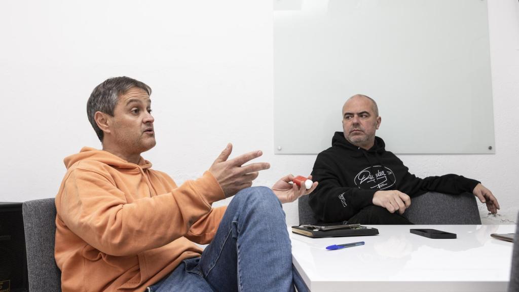 Los empresarios de la discográfica.