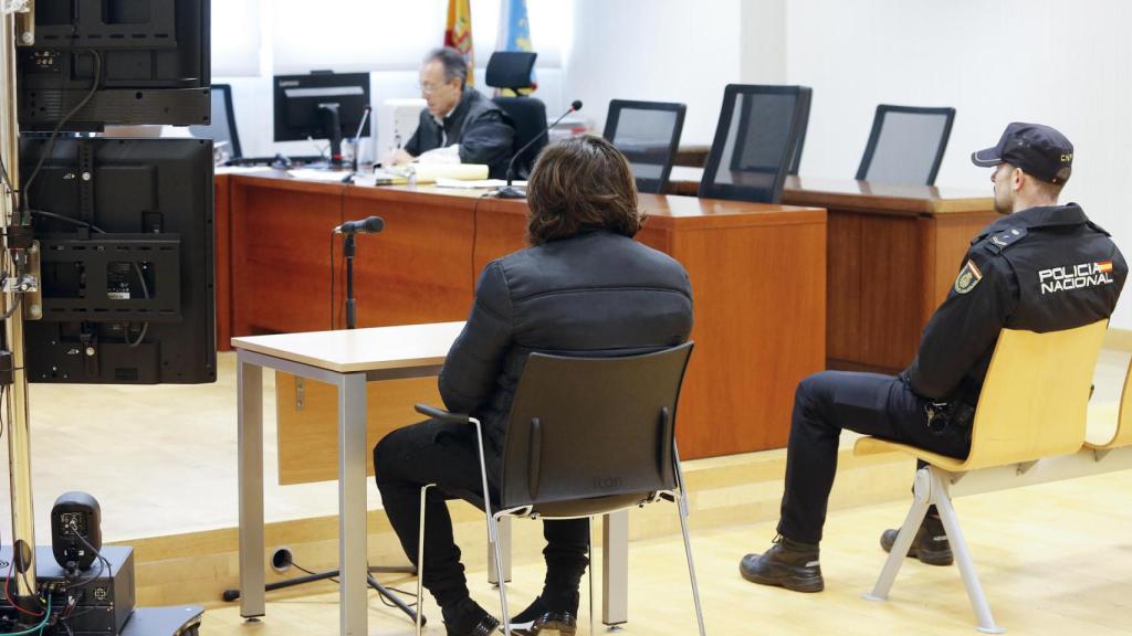 Francisco N, acusado de matar a su pareja, tras su paso por la Audiencia provincial.