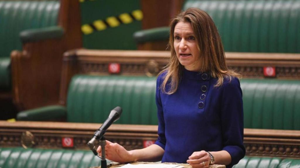 Lucy Frazier durante una exposición en el parlamento británico