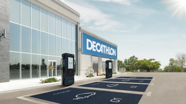 Decathlon te permitirá recargar tu coche eléctrico mientras compras