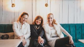 De izquierda a derecha: Catalina F. de Ana Portela, CEO de Hifas da Terra, bióloga, micóloga y doctora en investigación clínica oncológica en la Universidad de Santiago de Compostela,  Carmen González Madrid, presidenta Fundación Merck Salud, y Sandra Ibarra, presidenta de la Fundación Sandra Ibarra de Solidaridad Frente al Cáncer. Sara Fernández