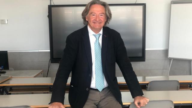 Gabriel Arrabal posa tras la entrevista con EL ESPAÑOL de Málaga.