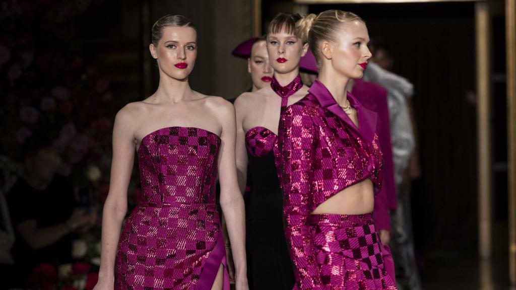 Modelos del diseñador Christian Siriano, que acaba de presentar su colección en Nueva York.