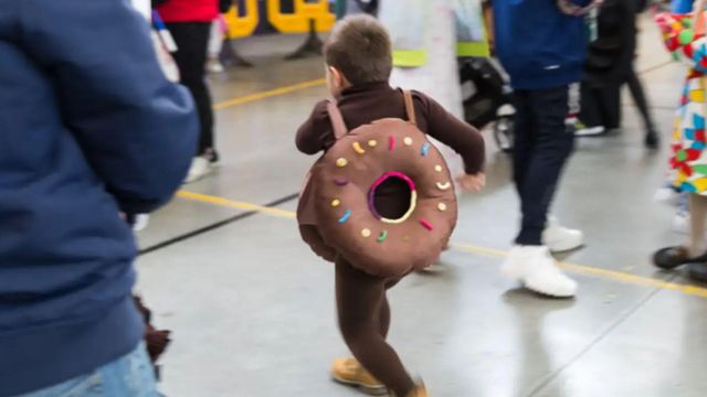 Imagen de archivo de un niño disfrazado.