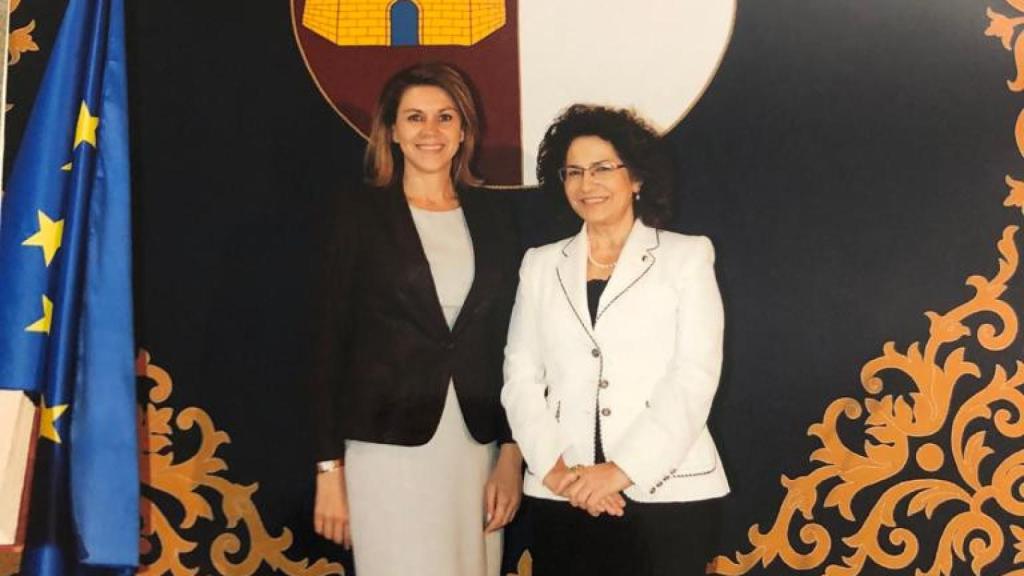 María Dolores de Cospedal y Carmen Riolobos, en una imagen de archivo