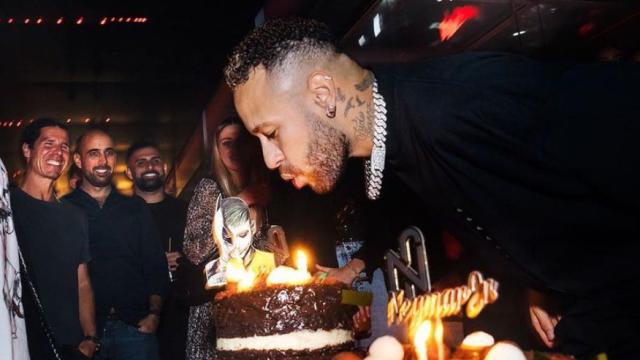 Neymar celebró su 31 cumpleaños en casa rodeado de amigos